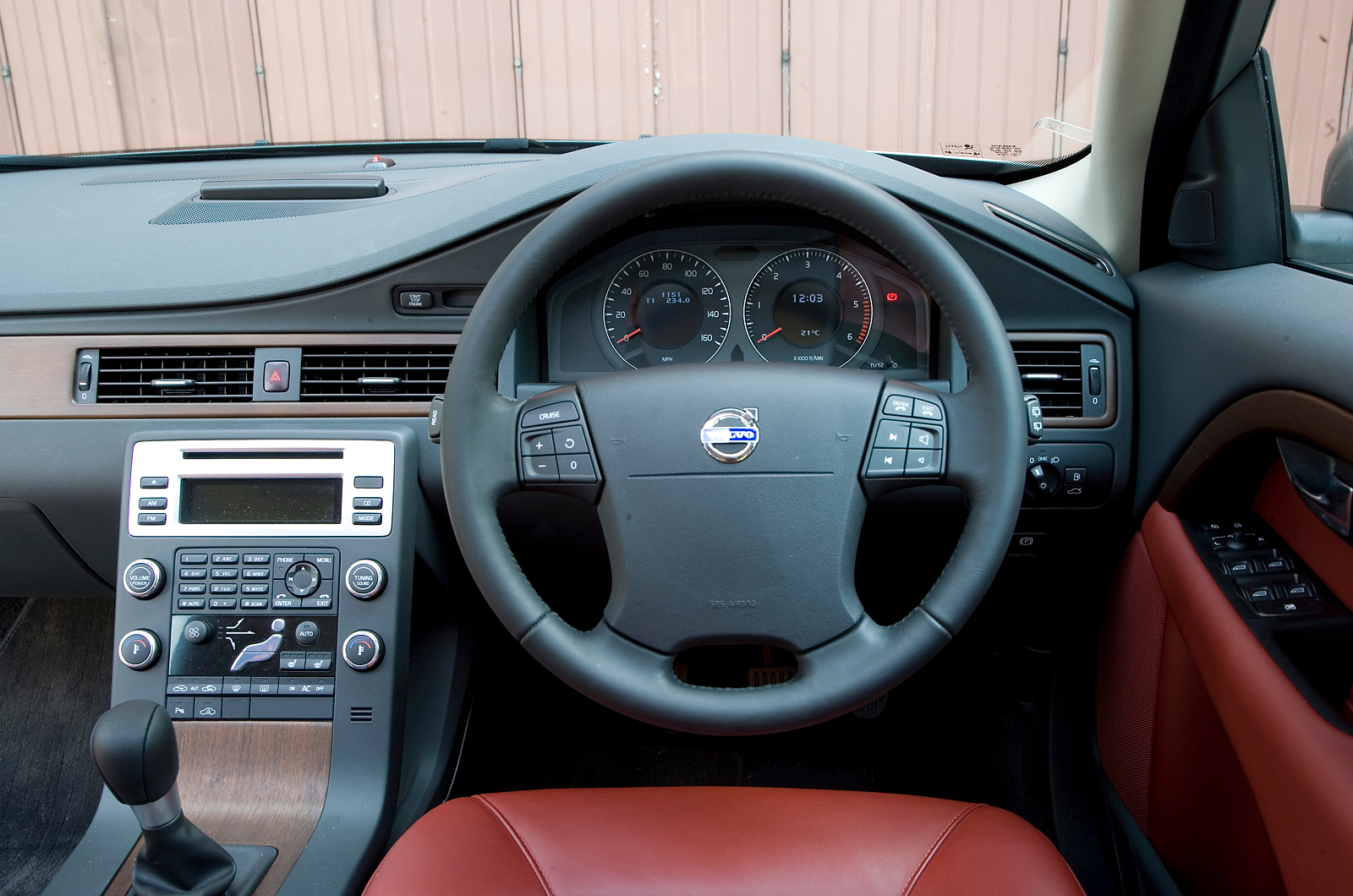 Volvo V70 dashboard