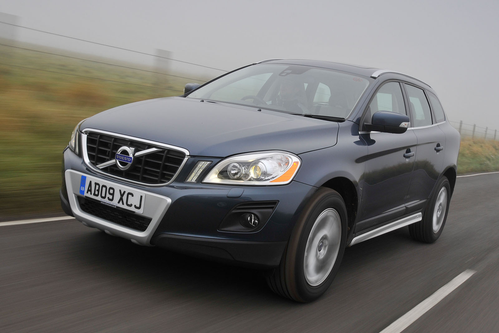 Volvo XC60 front three quarter